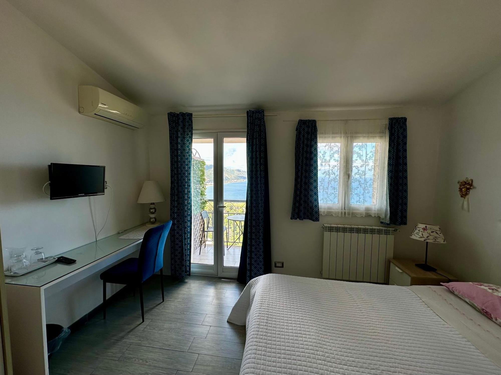 Blue Sky House Bed and Breakfast Taormina Eksteriør billede